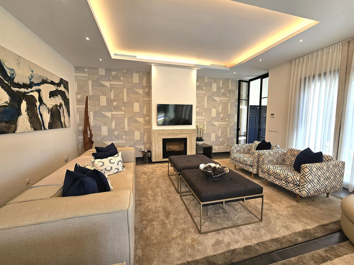 4 Bedroom Villa for Sale in Benahavís — 6