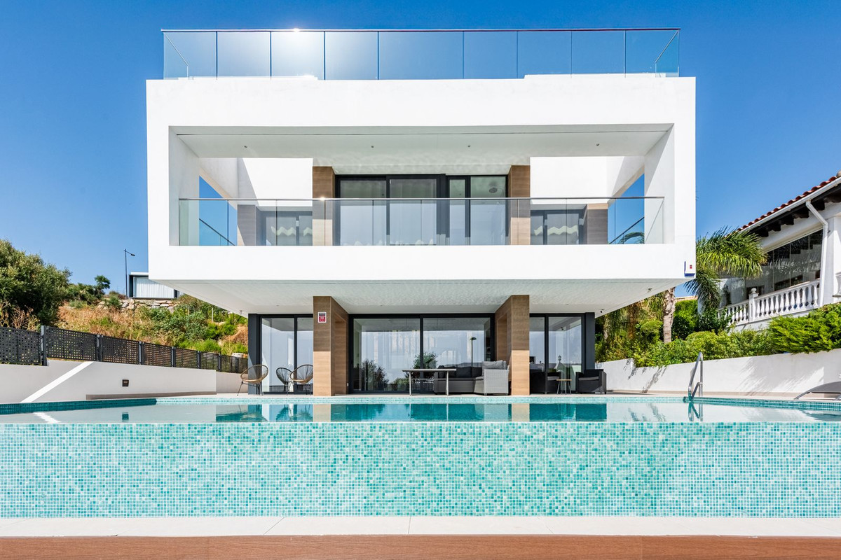 3 Bedroom Villa for Sale in Estepona