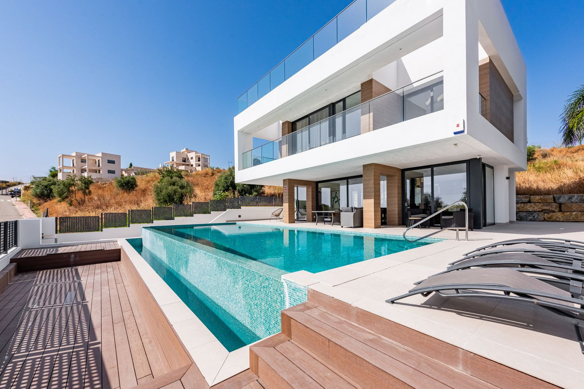 3 Bedroom Villa for Sale in Estepona — 3