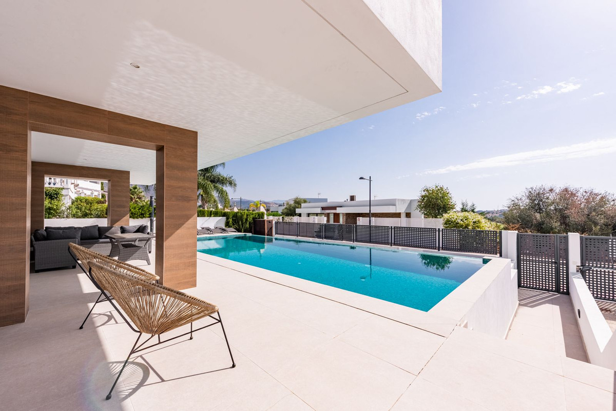 3 Bedroom Villa for Sale in Estepona — 5