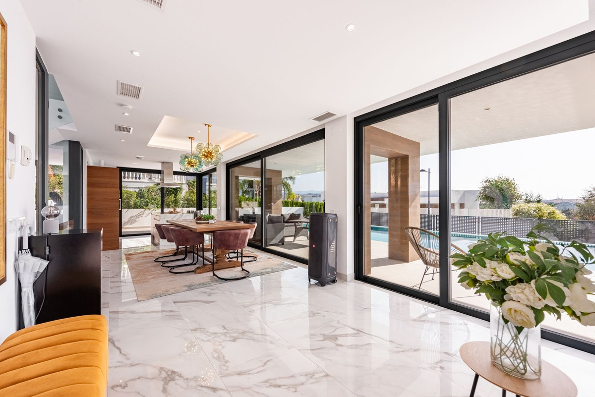 3 Bedroom Villa for Sale in Estepona — 7