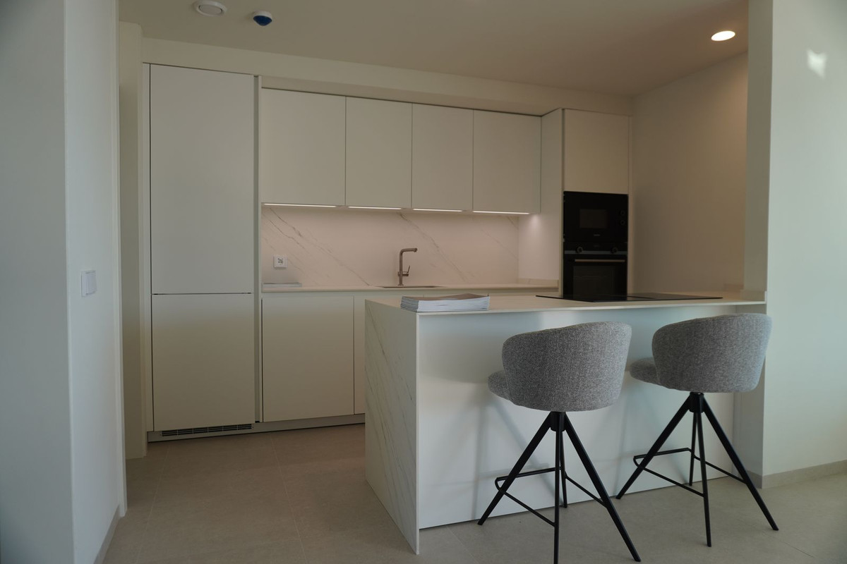 4 Bedroom Apartment for Sale in La Quinta — 4