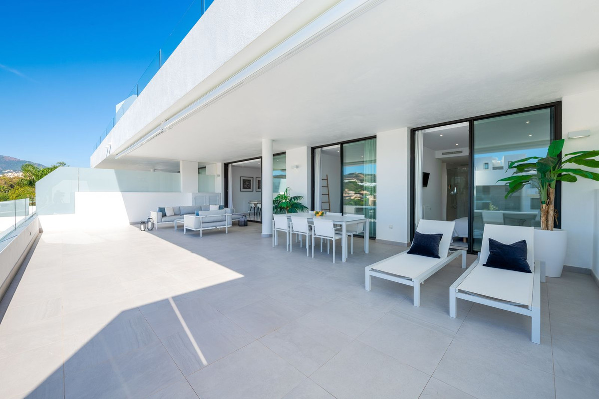 2 Bedroom Apartment for Sale in Estepona