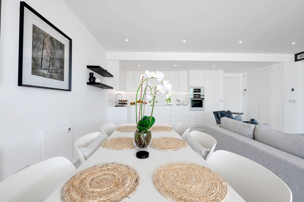 2 Bedroom Apartment for Sale in Estepona — view 10