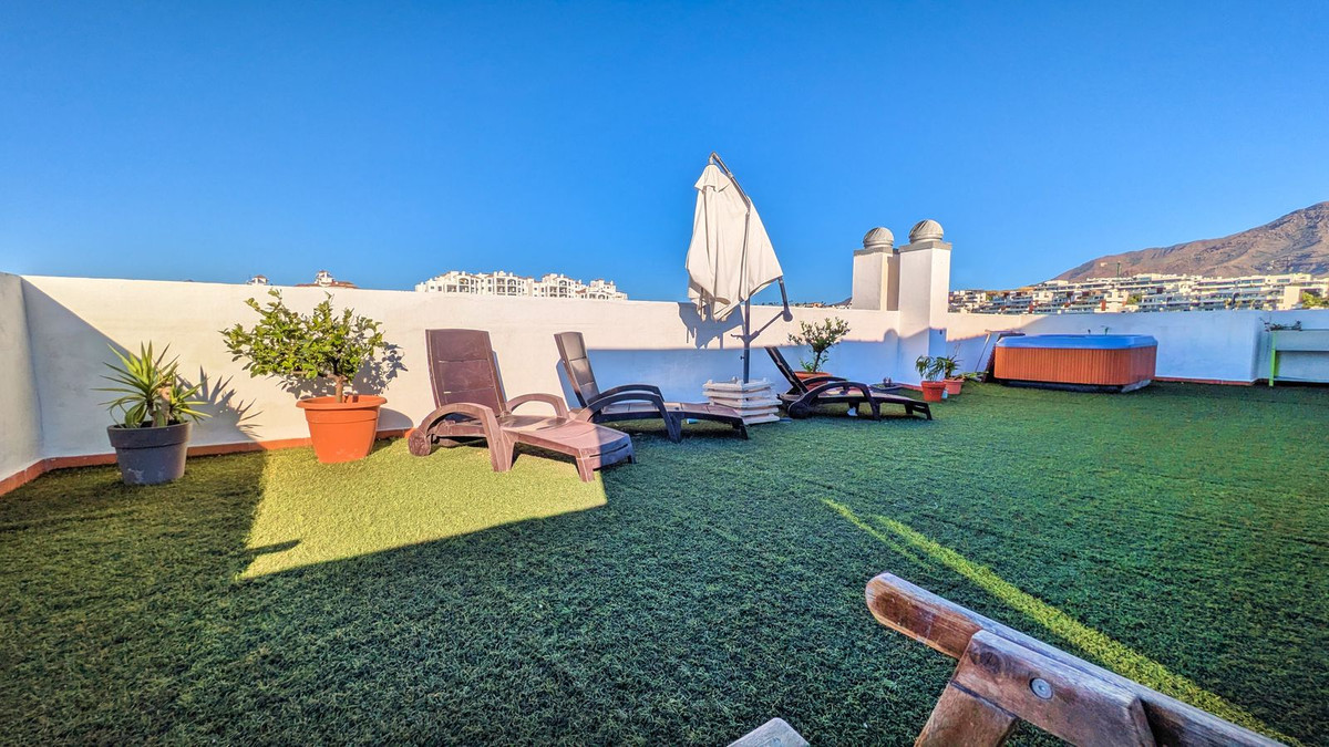 3 Bedroom Apartment for Sale in Estepona — 2