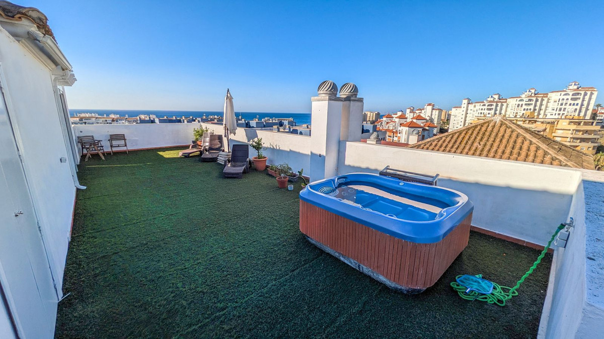 3 Bedroom Apartment for Sale in Estepona — 4