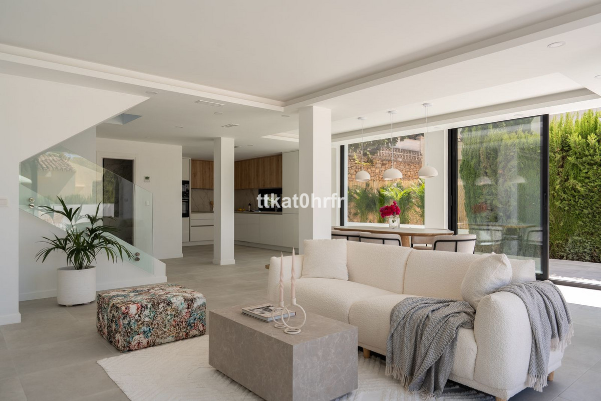 3 Bedroom Villa for Sale in Nueva Andalucía — 6