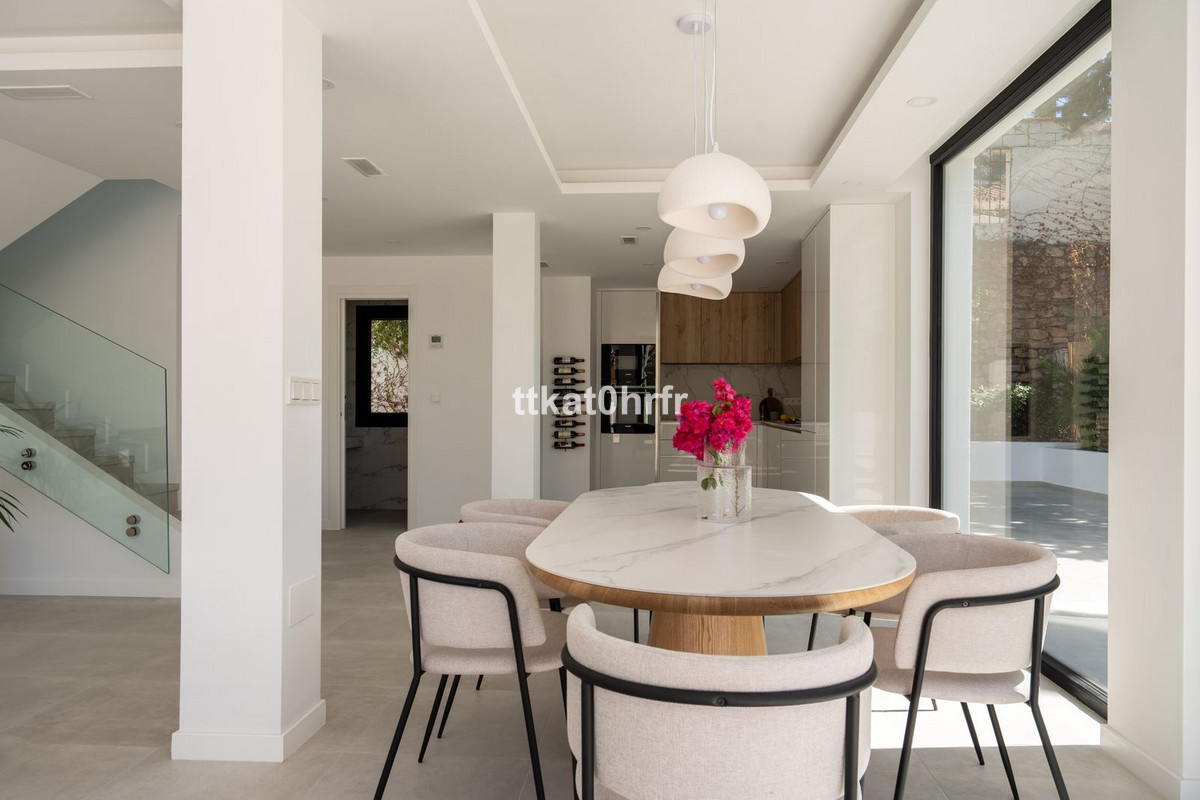 3 Bedroom Villa for Sale in Nueva Andalucía — 7