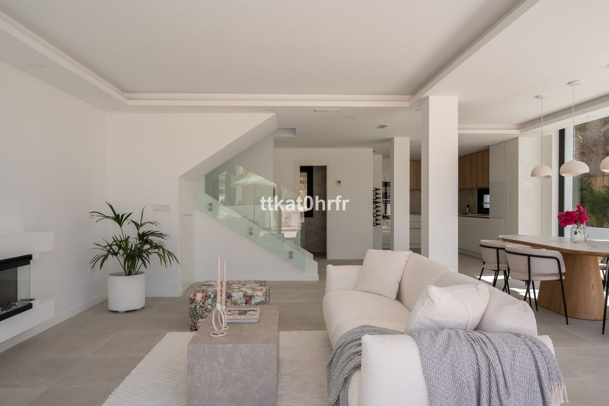 3 Bedroom Villa for Sale in Nueva Andalucía — 9