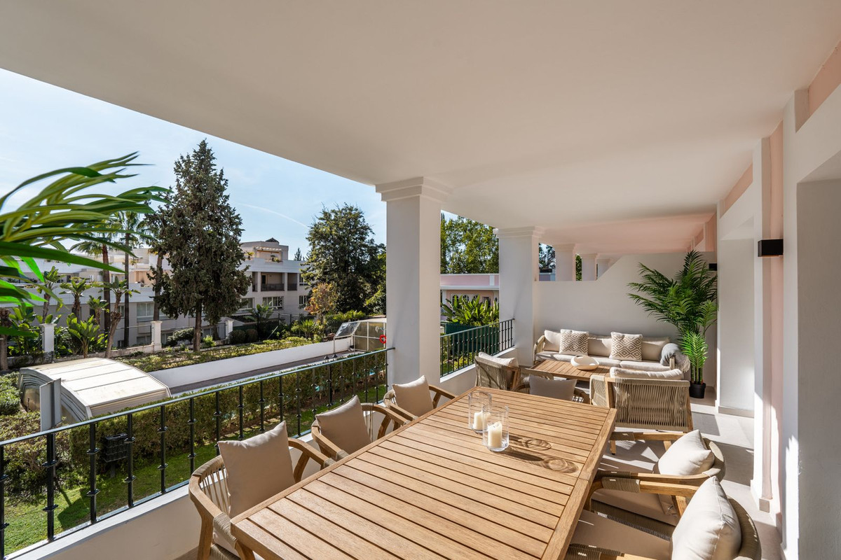3 Bedroom Apartment for Sale in Nueva Andalucía — 2