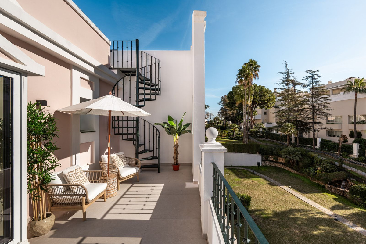 3 Bedroom Apartment for Sale in Nueva Andalucía — 4