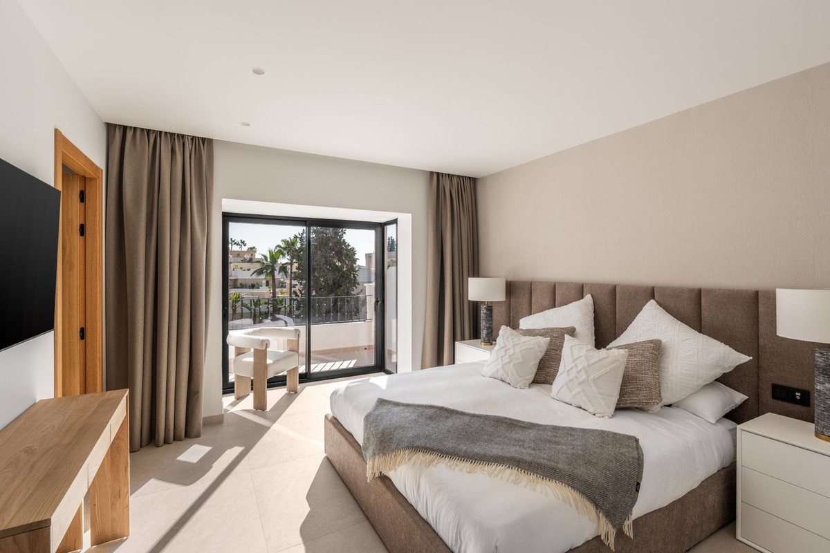 3 Bedroom Apartment for Sale in Nueva Andalucía — 9