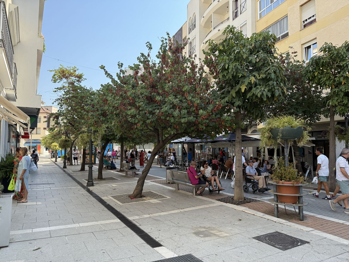 3 Bedroom Apartment for Sale in Estepona — 2