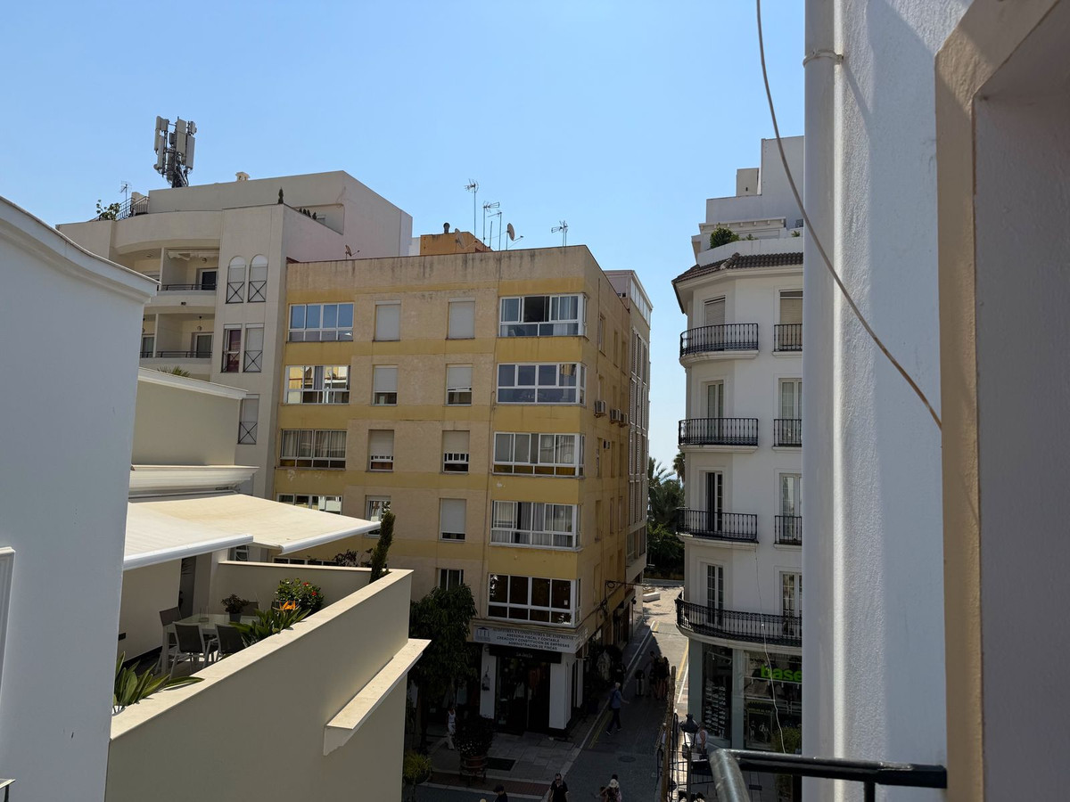 3 Bedroom Apartment for Sale in Estepona — 9