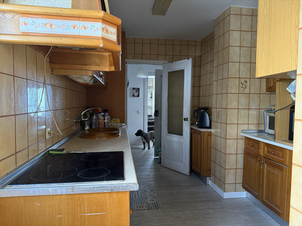3 Bedroom Apartment for Sale in Estepona — view 10