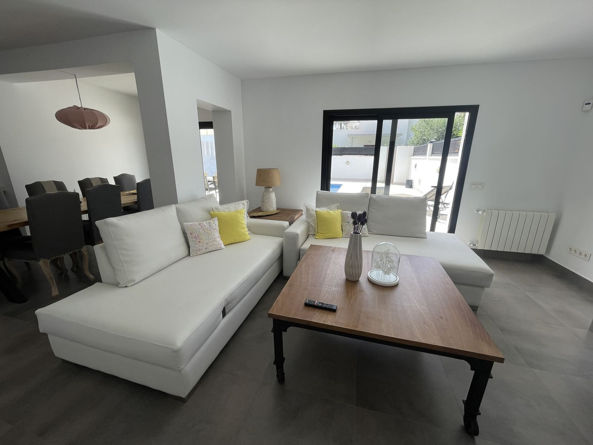 3 Bedroom Villa for Sale in San Pedro de Alcántara — 8
