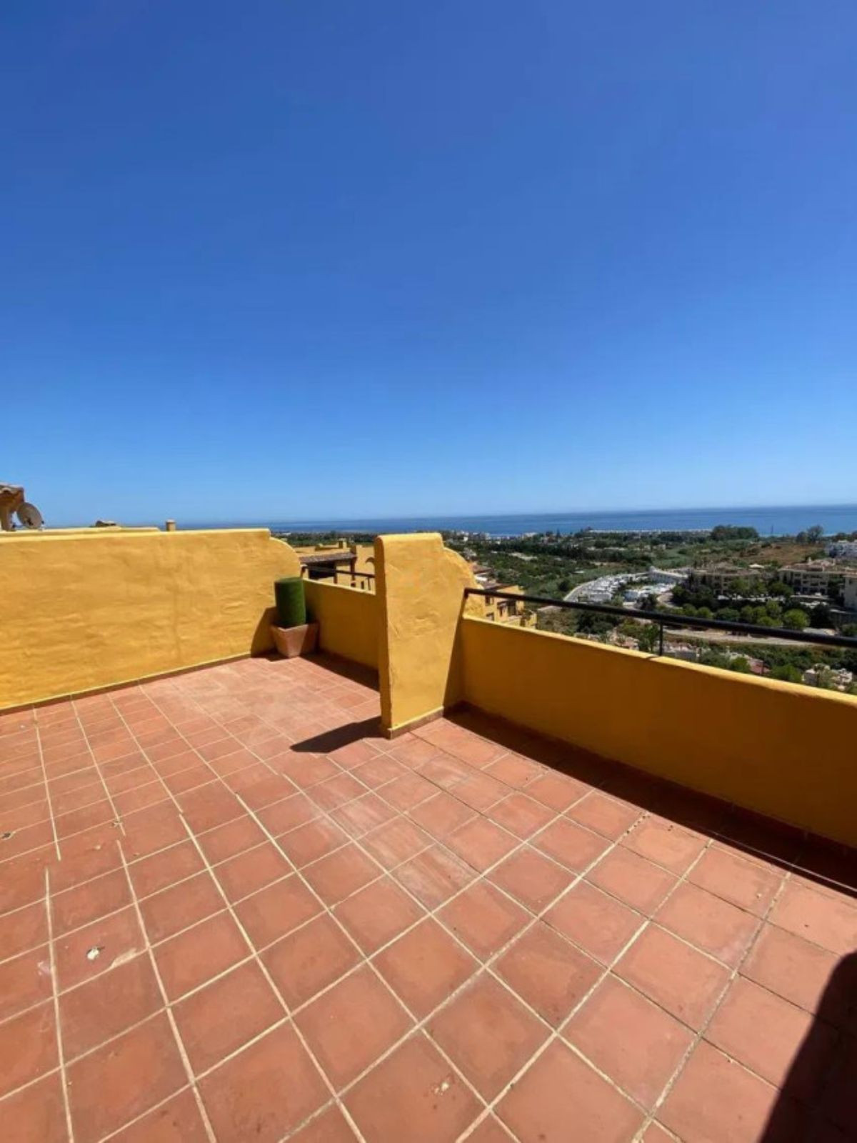 4 Bedroom Apartment for Sale in Estepona — 4