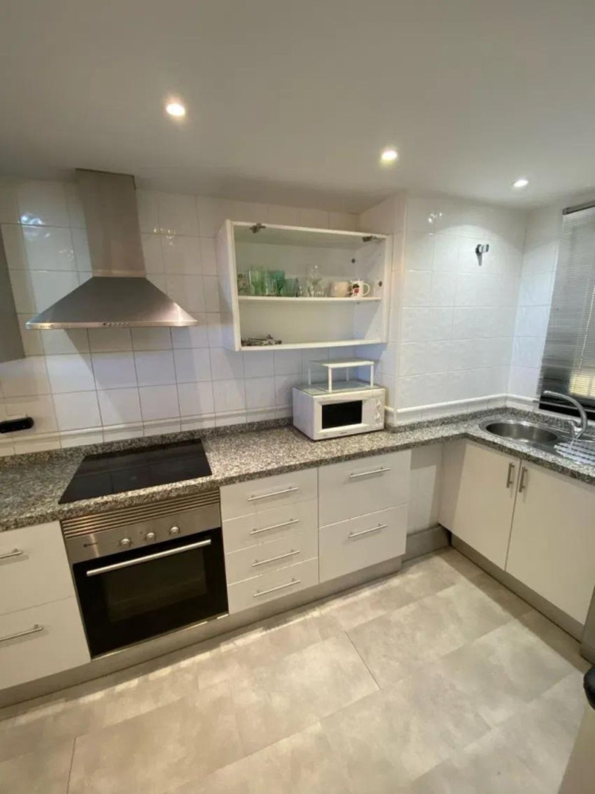 4 Bedroom Apartment for Sale in Estepona — 9