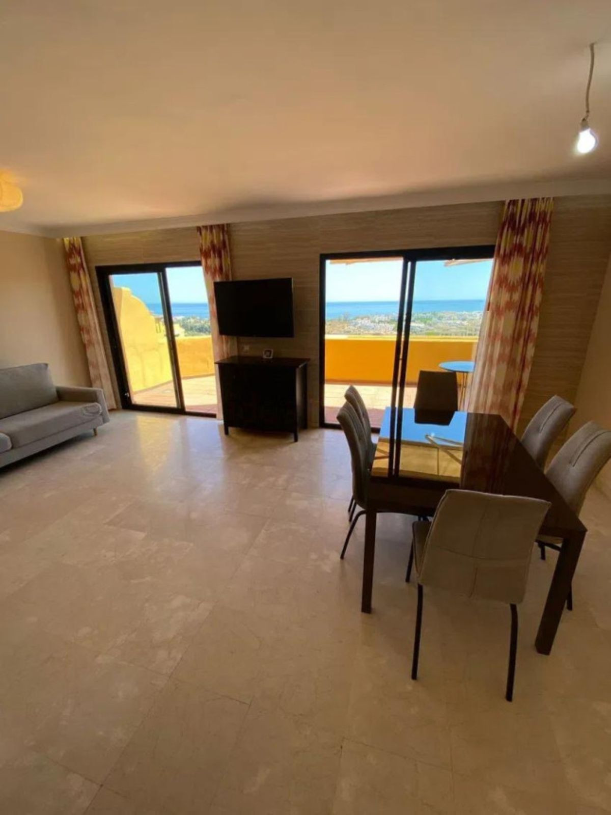 4 Bedroom Apartment for Sale in Estepona — view 10