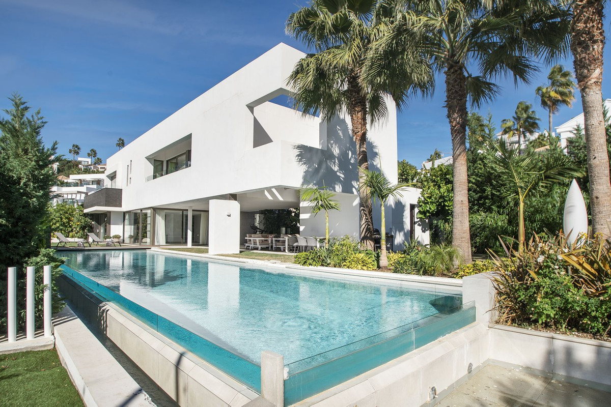 5 Bedroom Villa for Sale in Benahavís