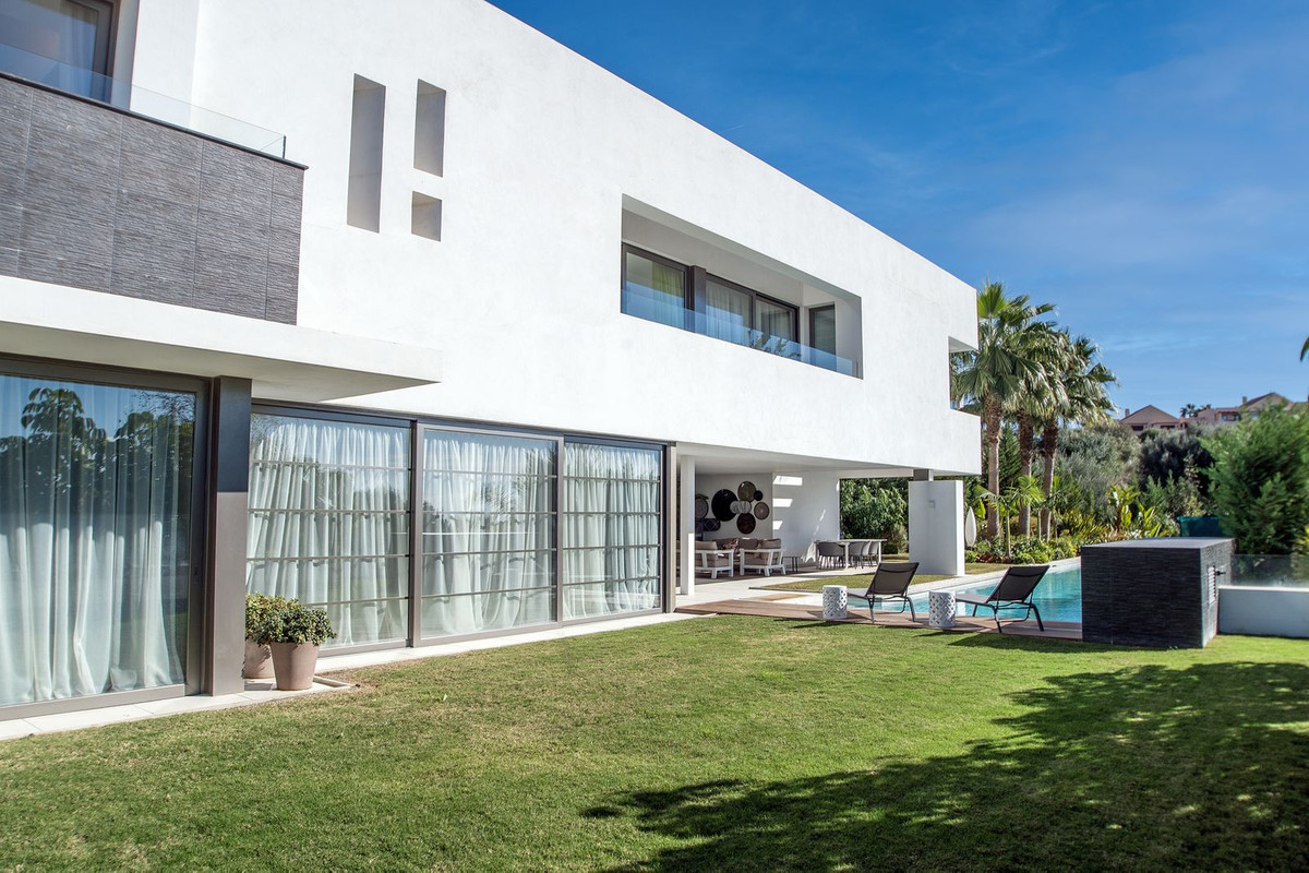 5 Bedroom Villa for Sale in Benahavís — 2