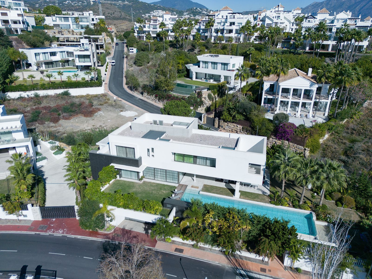 5 Bedroom Villa for Sale in Benahavís — 3