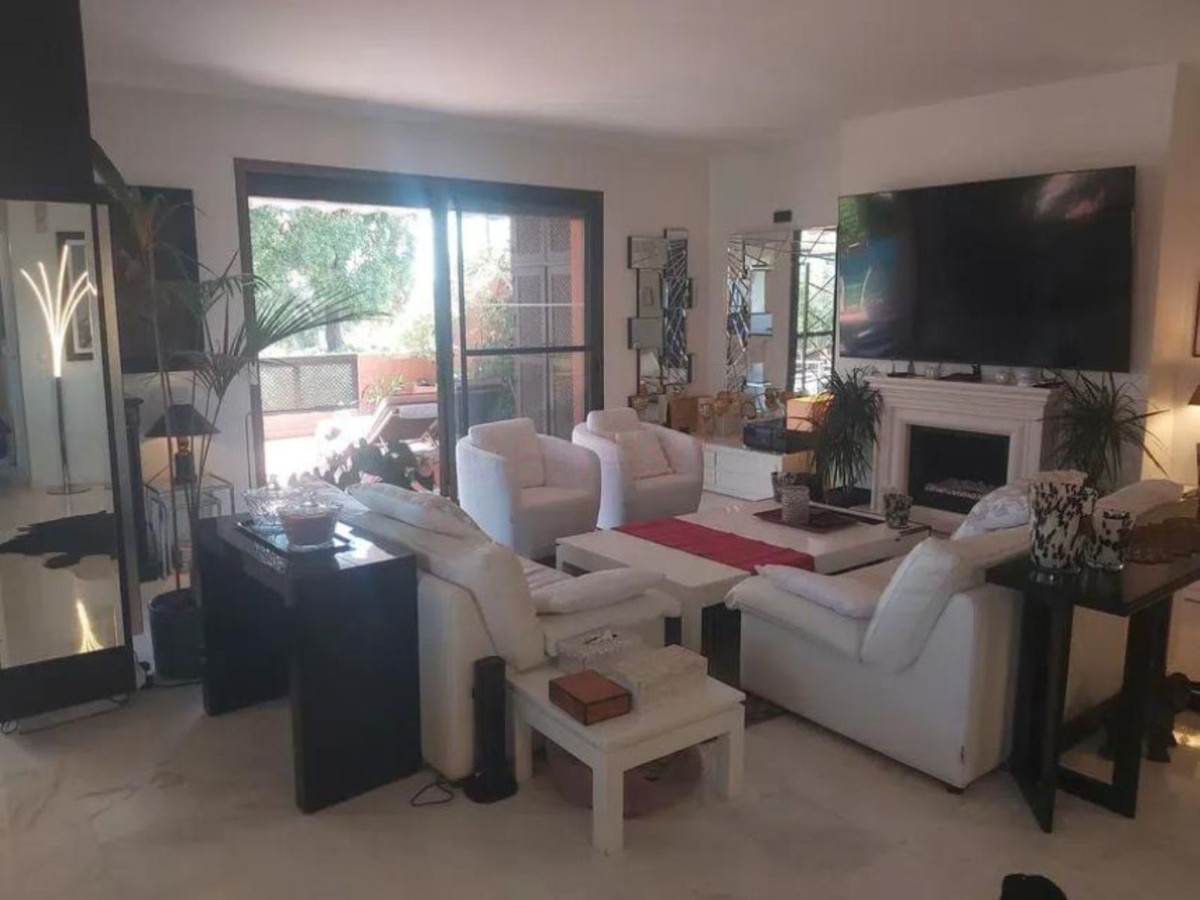 3 Bedroom Apartment for Sale in Marbella — 2