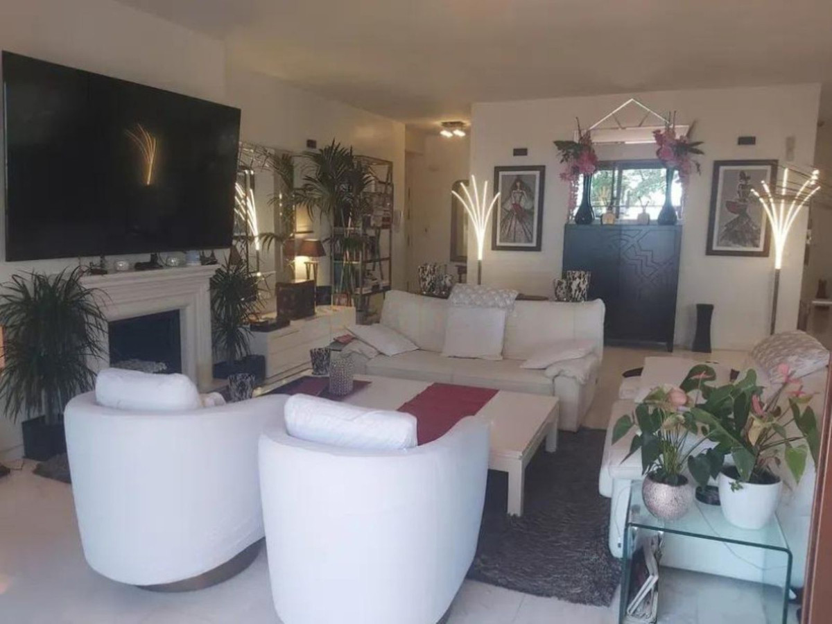 3 Bedroom Apartment for Sale in Marbella — 3