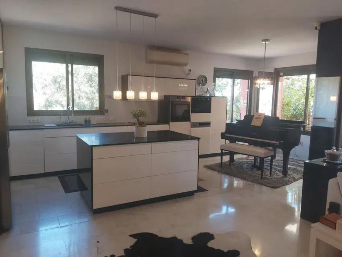 3 Bedroom Apartment for Sale in Marbella — 4
