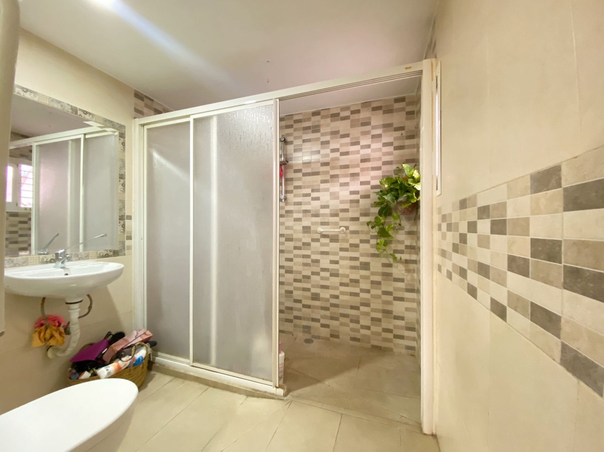 3 Bedroom Villa for Sale in Marbella — view 10