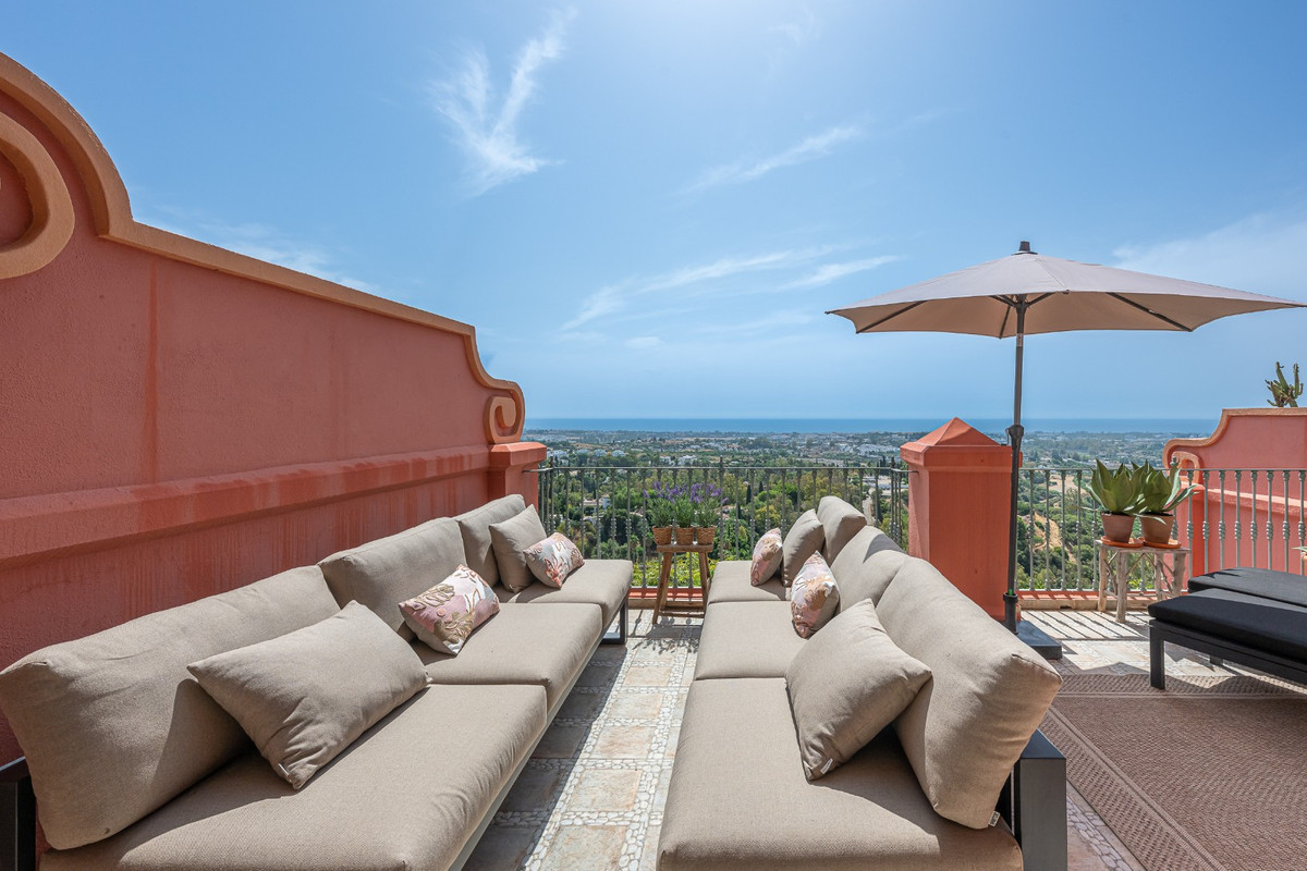 4 Bedroom Apartment for Sale in Monte Halcones — 2