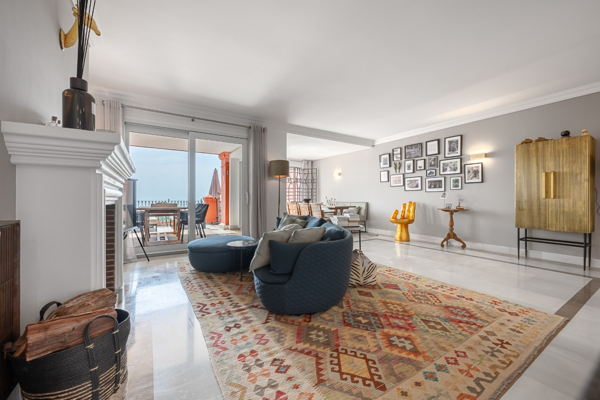 4 Bedroom Apartment for Sale in Monte Halcones — view 13