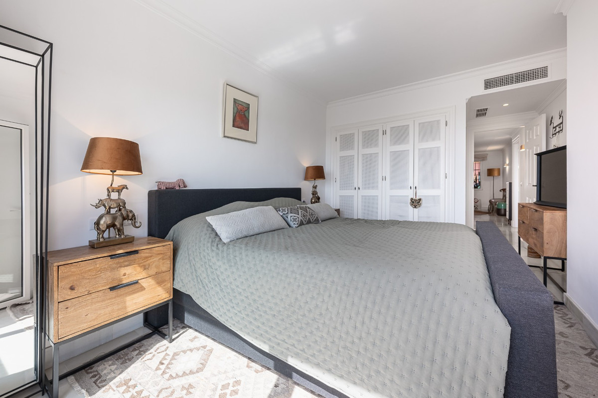 4 Bedroom Apartment for Sale in Monte Halcones — view 15