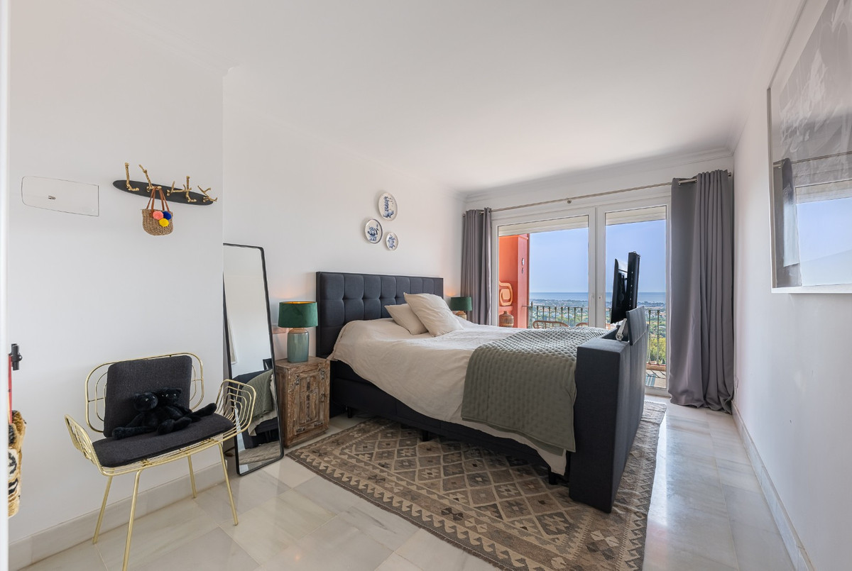 4 Bedroom Apartment for Sale in Monte Halcones — view 16