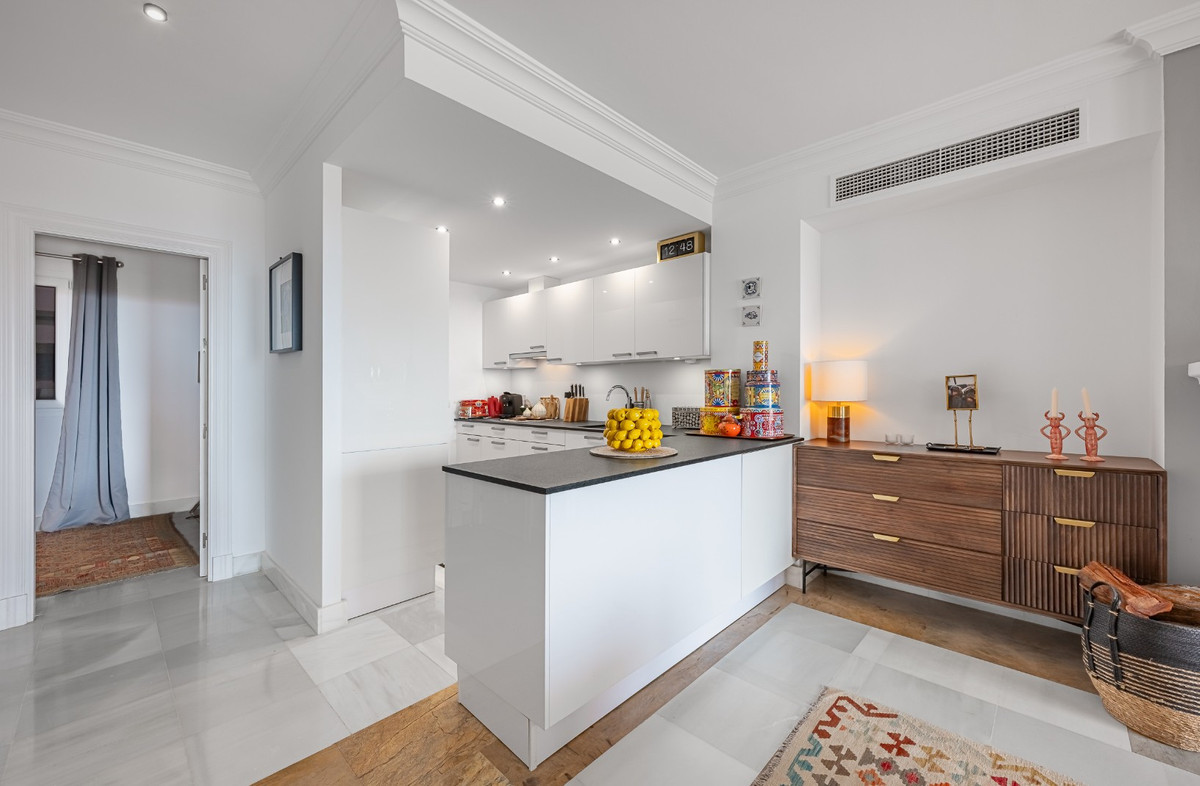 4 Bedroom Apartment for Sale in Monte Halcones — view 17
