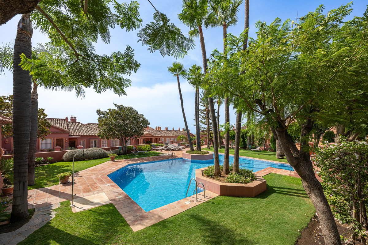 4 Bedroom Apartment for Sale in Monte Halcones — 3