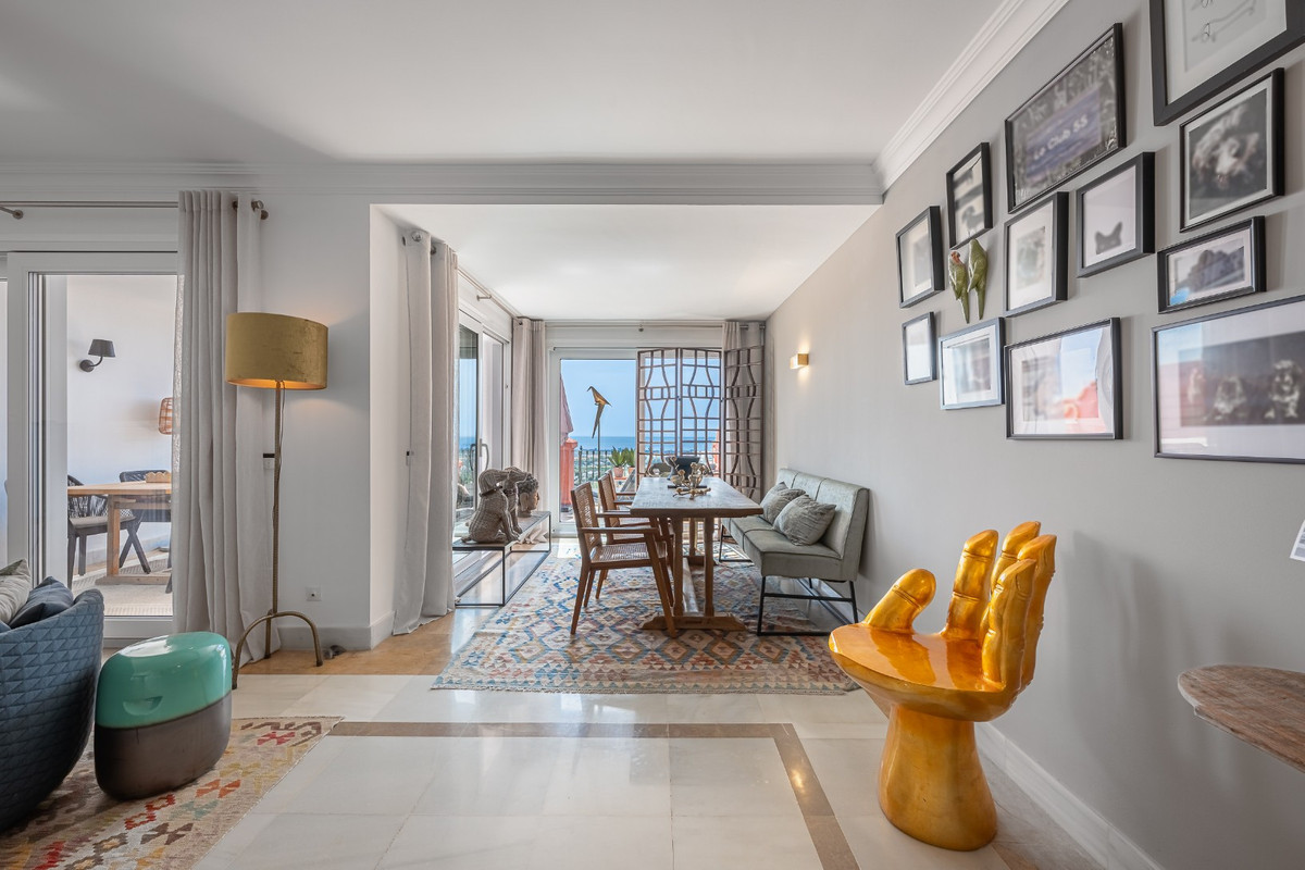 4 Bedroom Apartment for Sale in Monte Halcones — 5