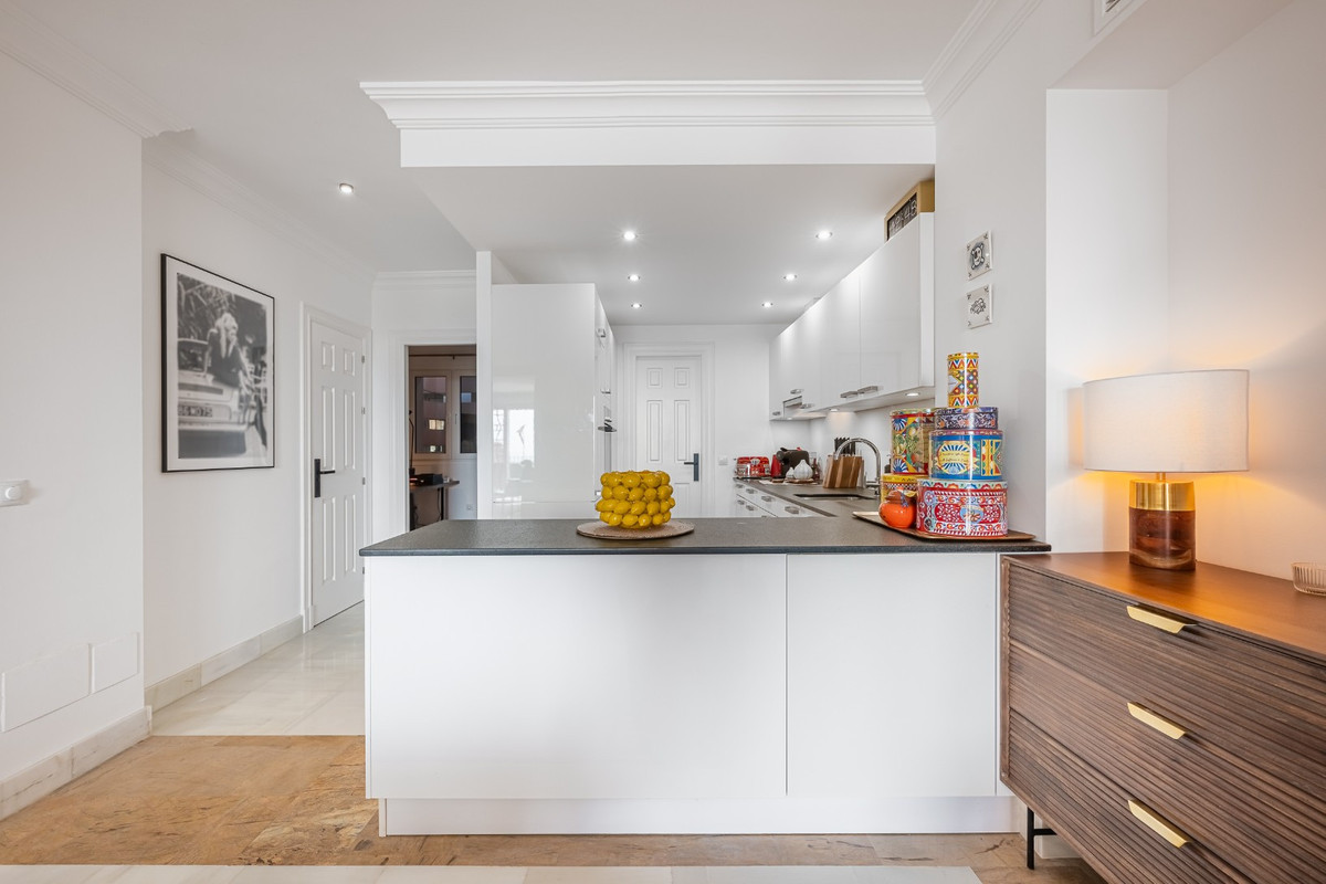 4 Bedroom Apartment for Sale in Monte Halcones — view 10