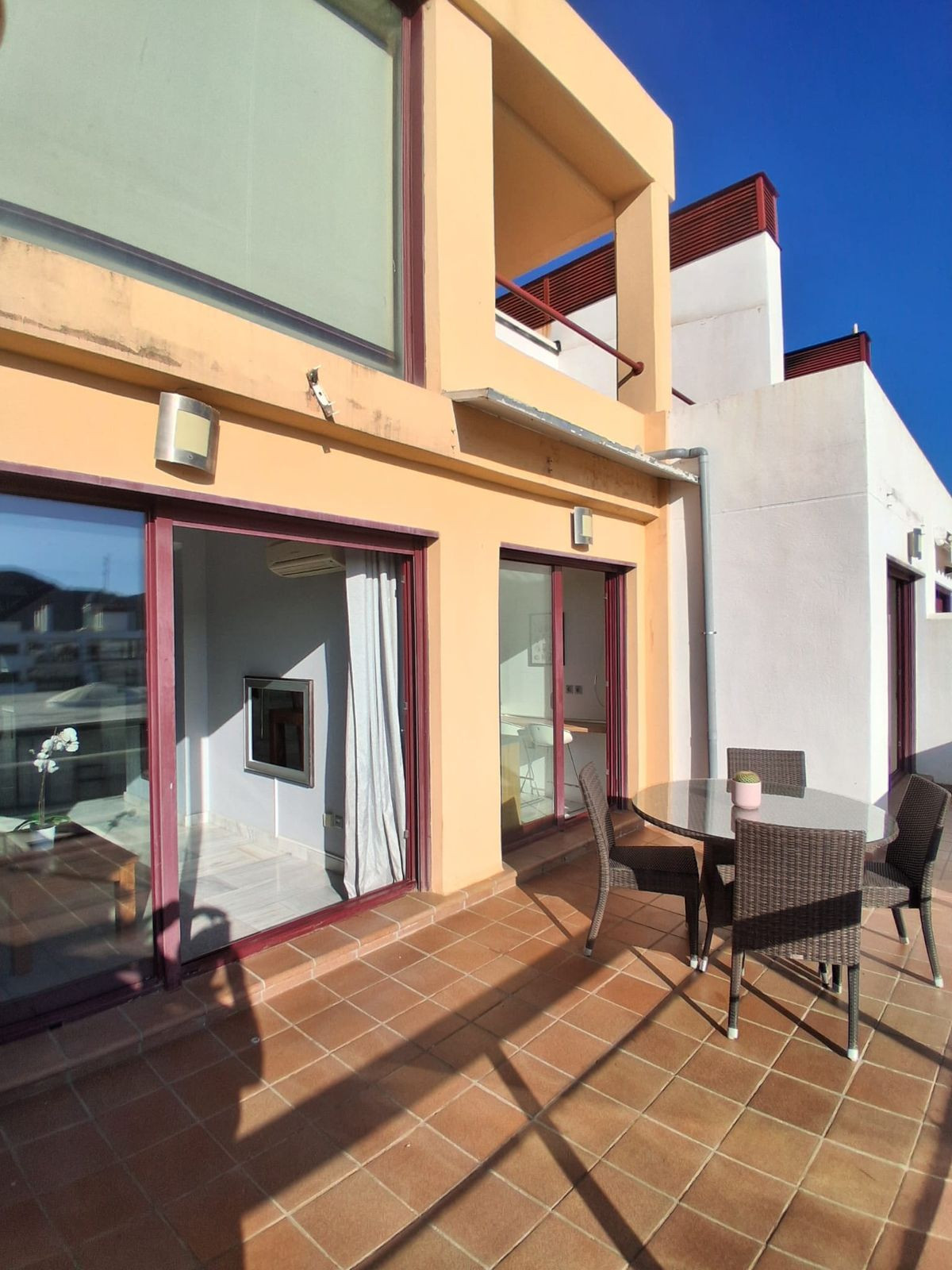 3 Bedroom Apartment for Sale in Benahavís — 2