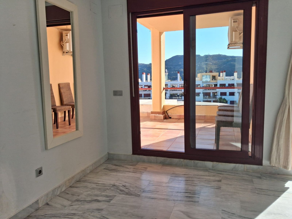 3 Bedroom Apartment for Sale in Benahavís — view 12