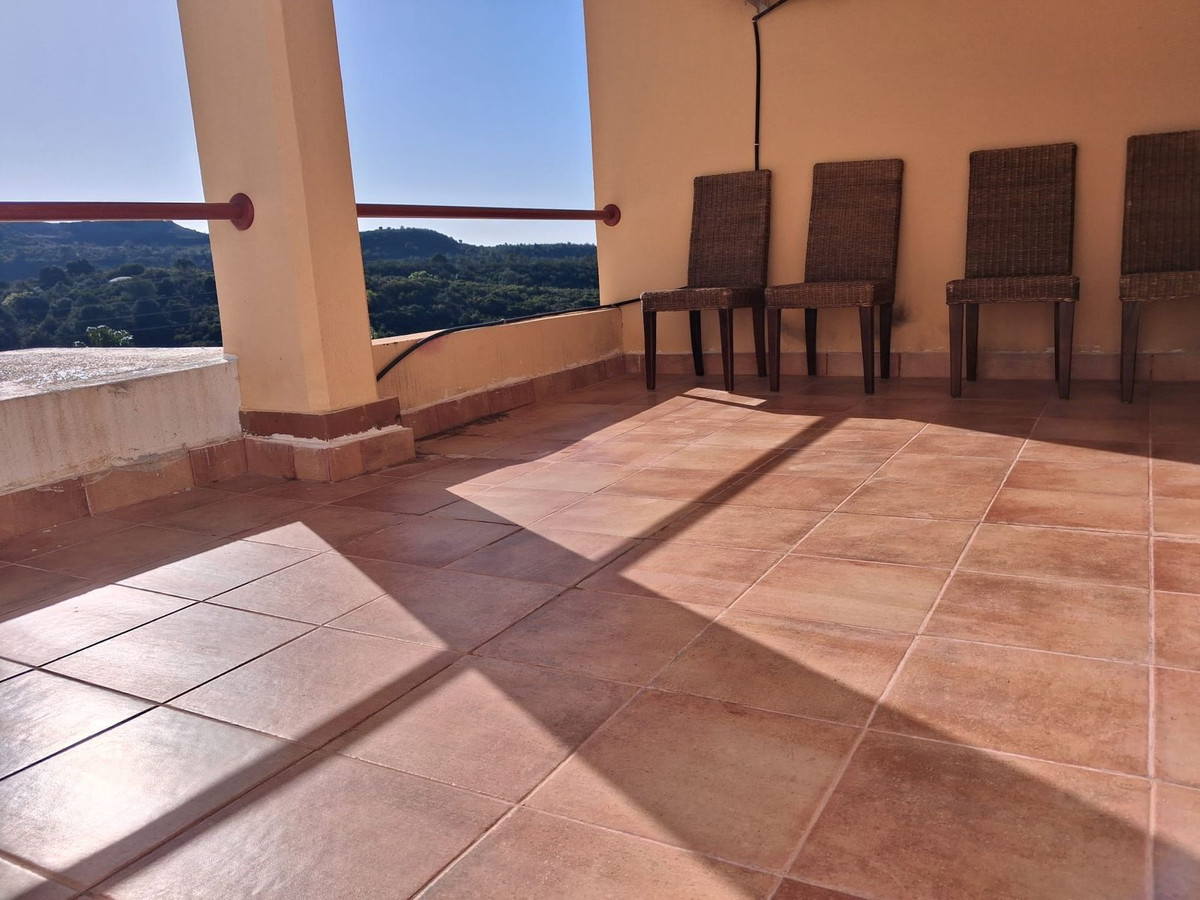 3 Bedroom Apartment for Sale in Benahavís — view 13