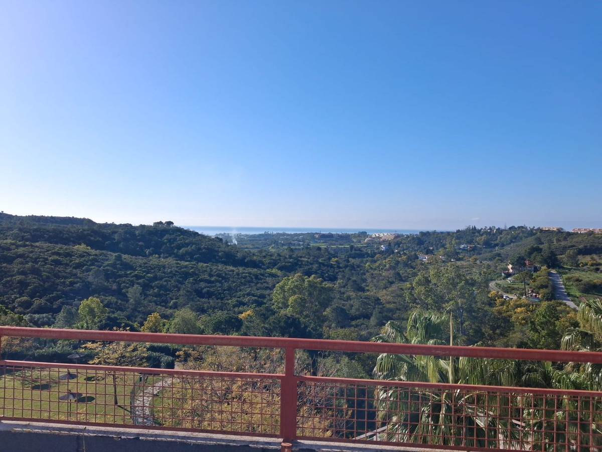 3 Bedroom Apartment for Sale in Benahavís — view 16