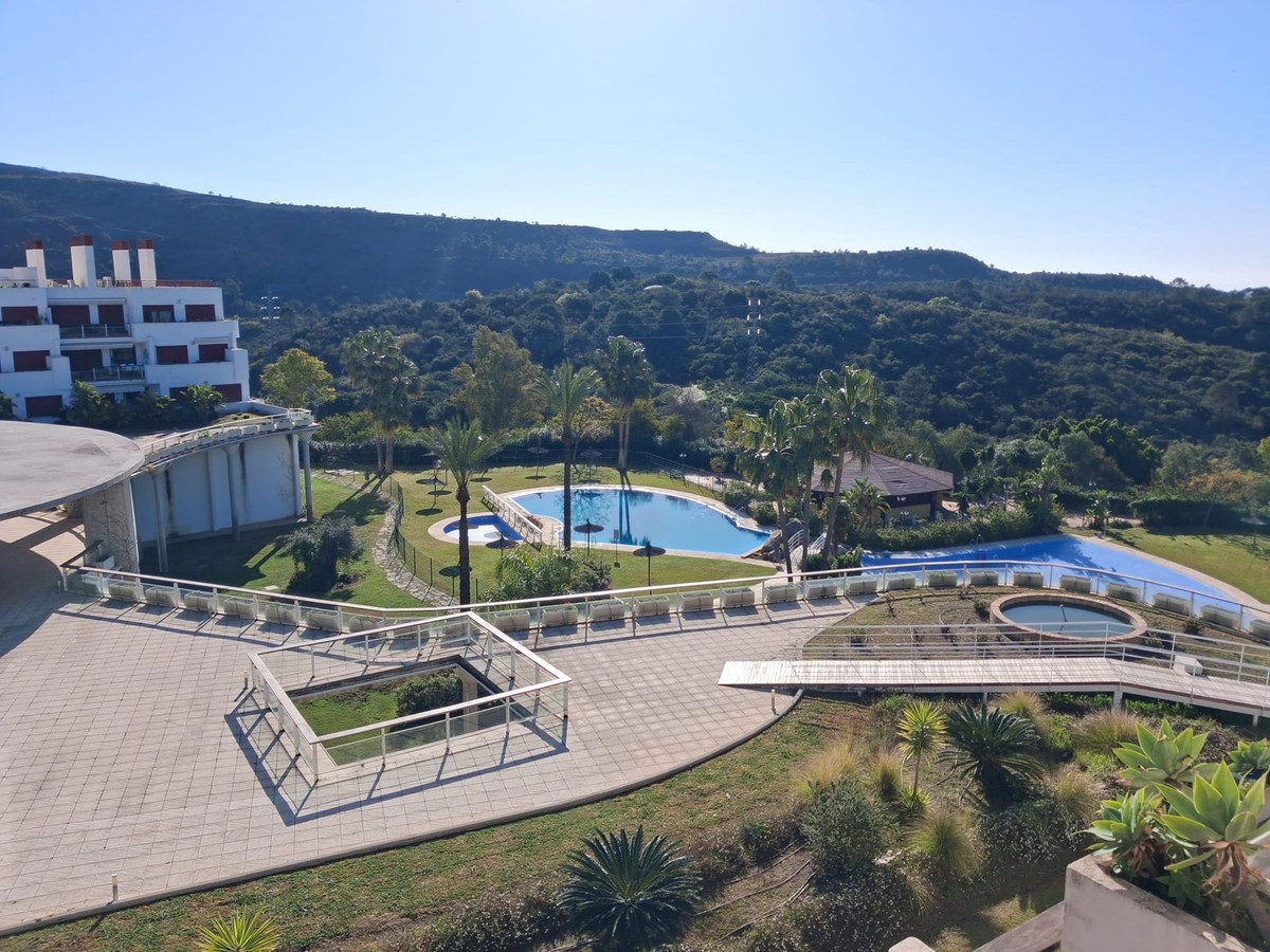 3 Bedroom Apartment for Sale in Benahavís — view 17