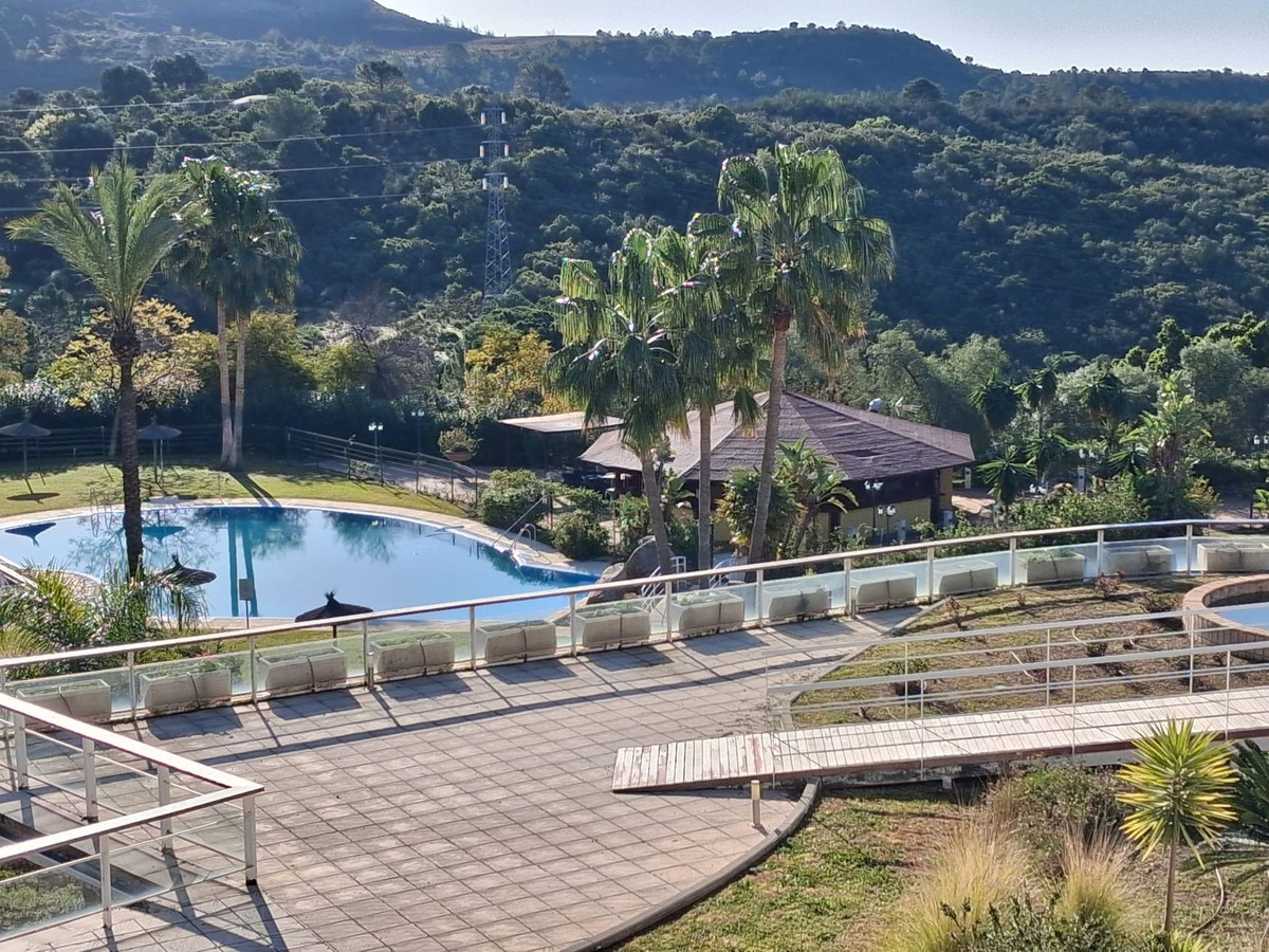 3 Bedroom Apartment for Sale in Benahavís — view 18