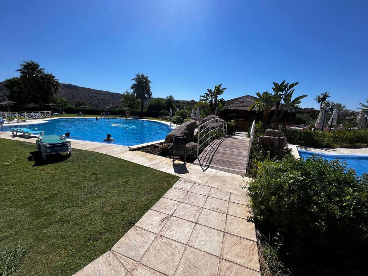 3 Bedroom Apartment for Sale in Benahavís — view 20