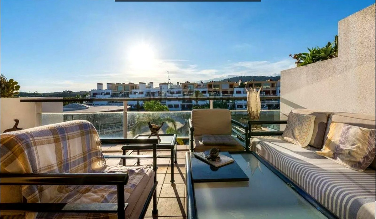3 Bedroom Apartment for Sale in Benahavís — 3