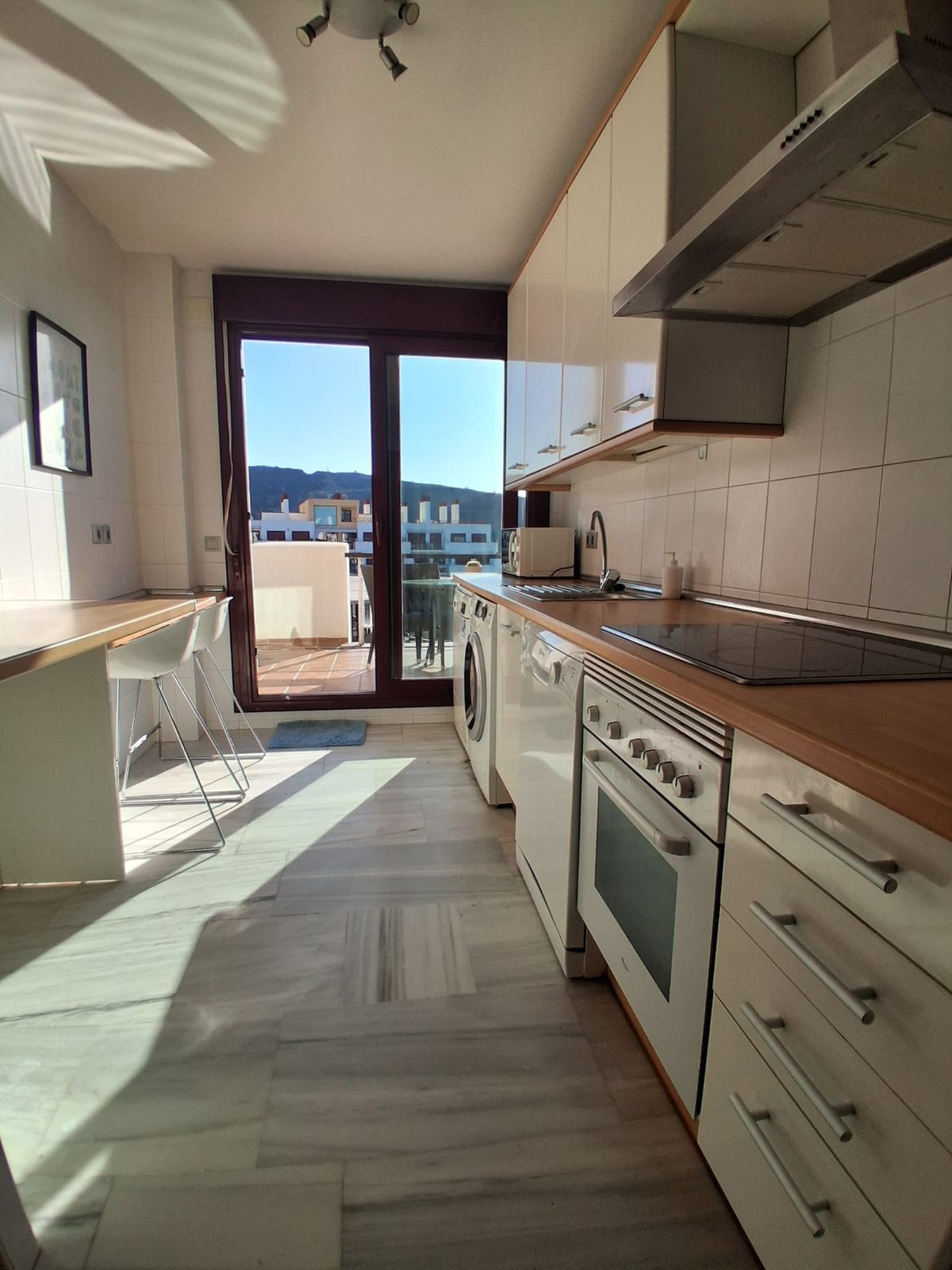 3 Bedroom Apartment for Sale in Benahavís — 7