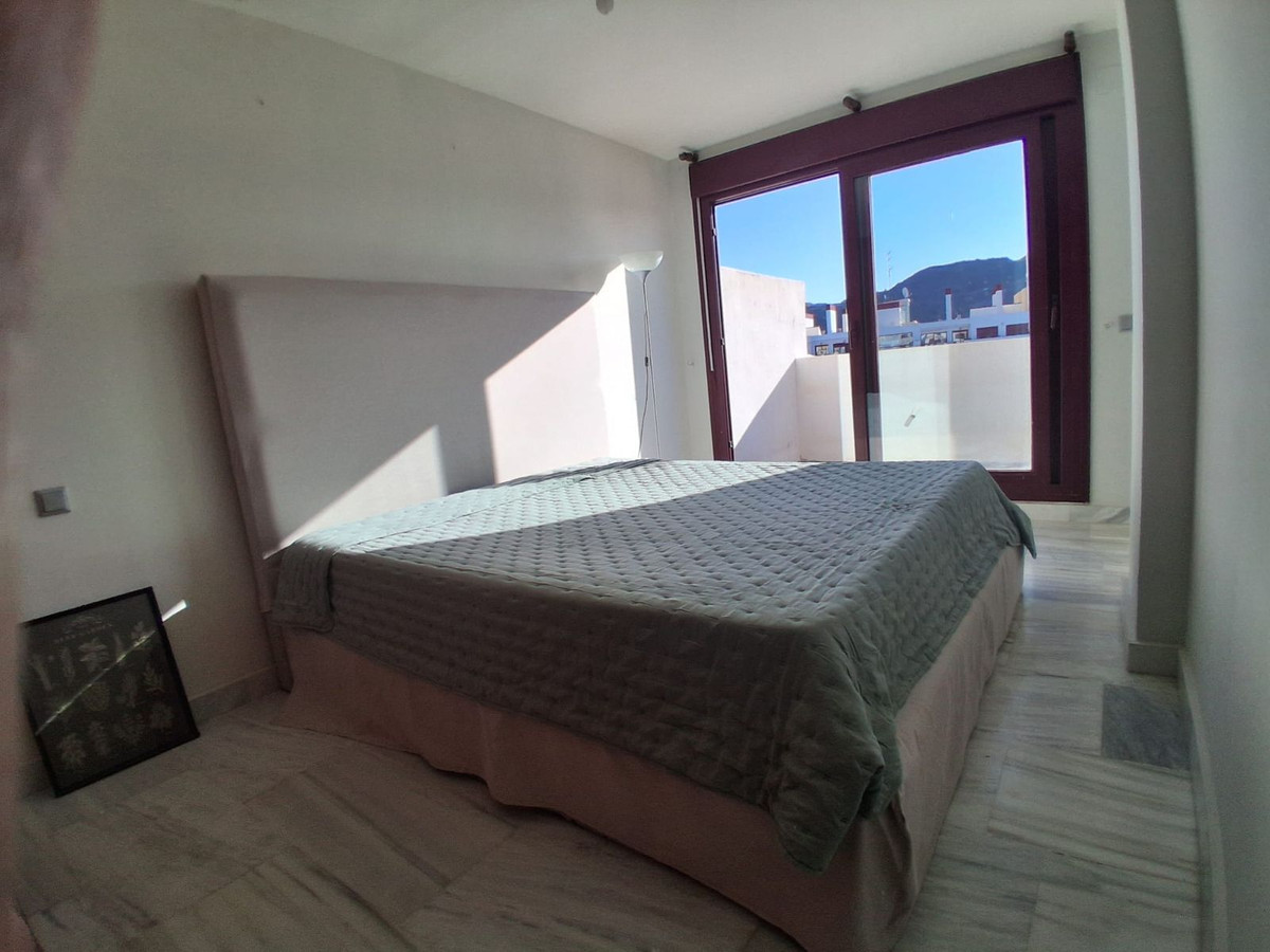 3 Bedroom Apartment for Sale in Benahavís — 8