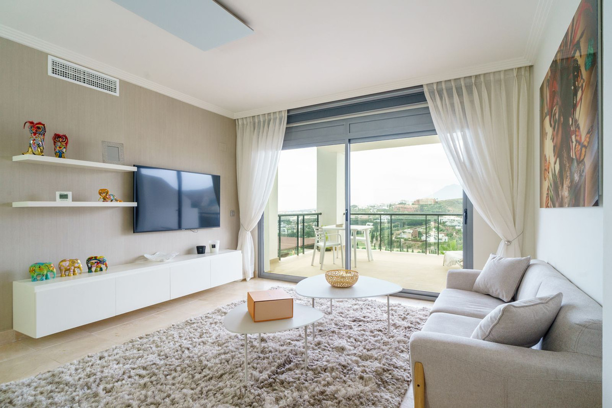 2 Bedroom Apartment for Sale in Benahavís — 2