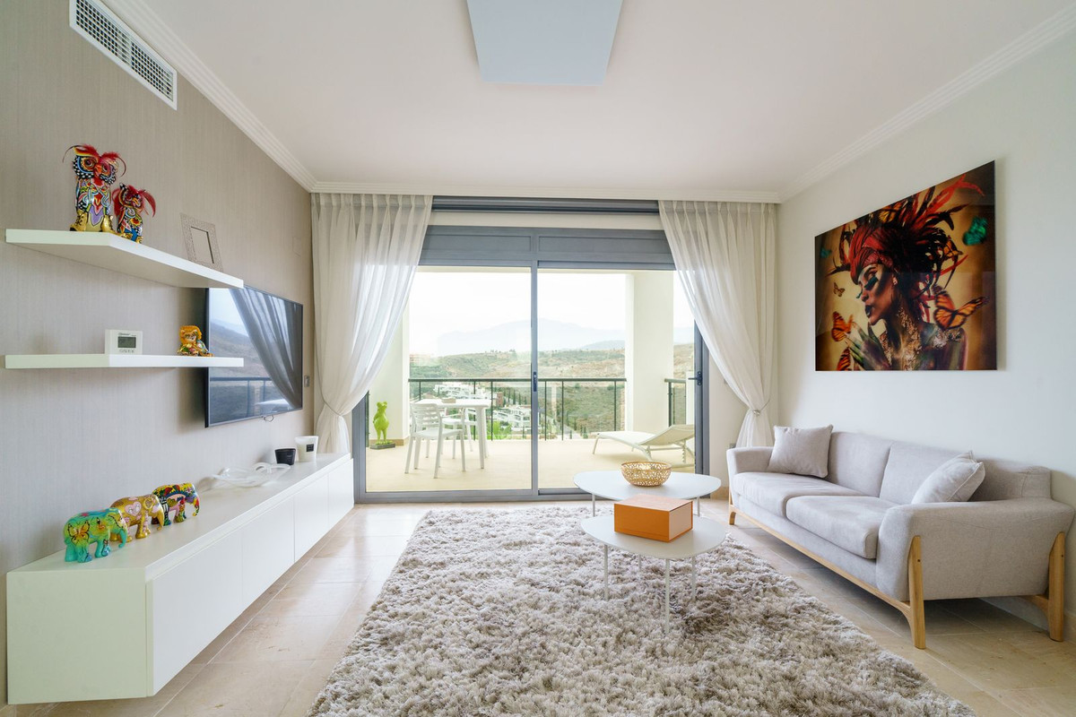 2 Bedroom Apartment for Sale in Benahavís — 3